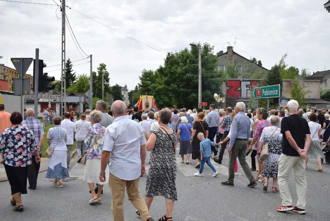 procesja Bożego Ciała w parafii Matki Bożej Dobrej Rady w Zgierzu