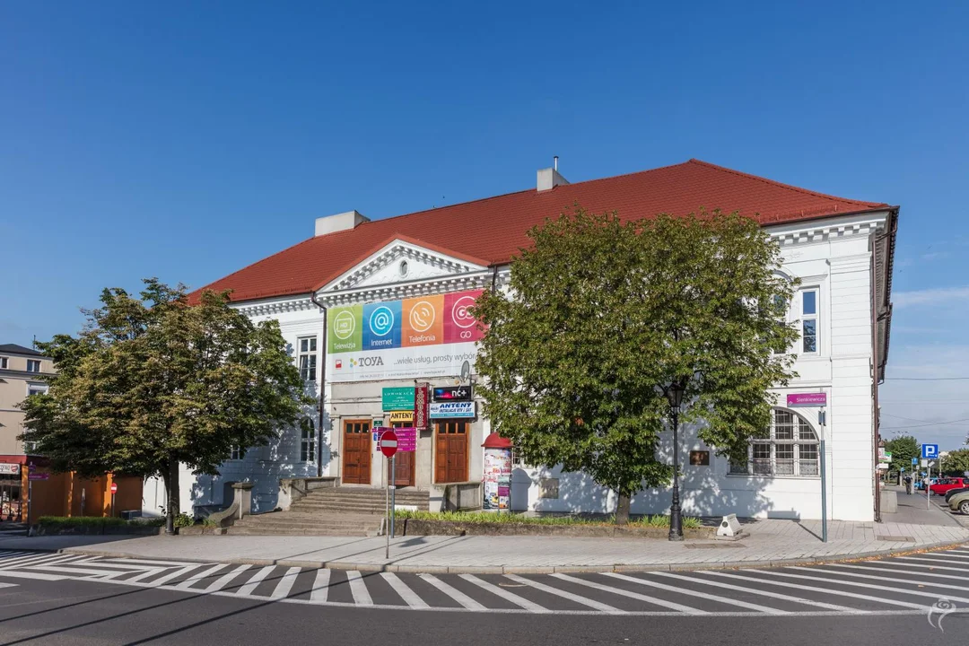 Okazały budynek w centrum. Konserwator Zabytków przypomina jego historię - Zdjęcie główne