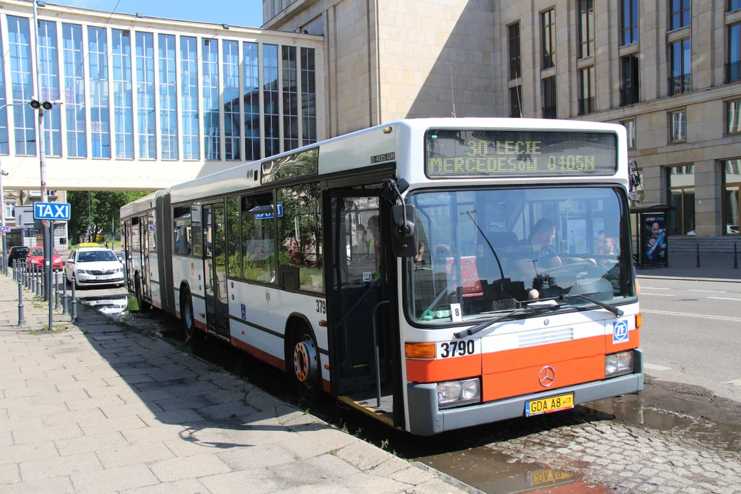 30. lecie Mercedesów O405N - pierwszego autobusu niskopogłowego w Łodzi