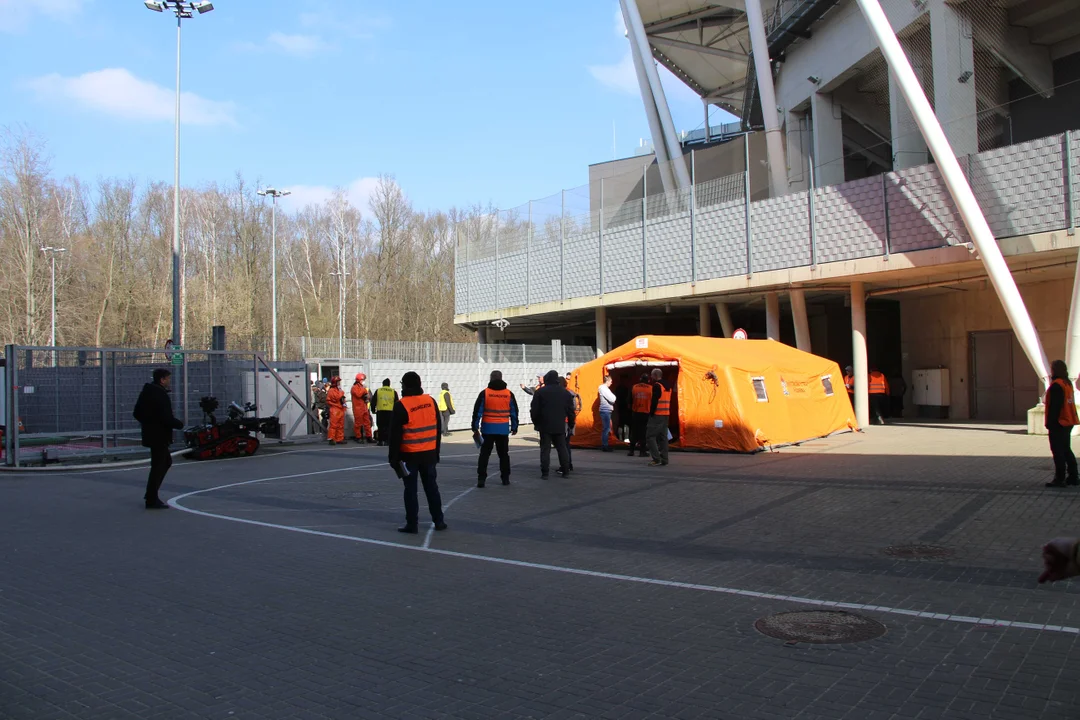 Ćwiczenia służb specjalnych na stadionie ŁKS-u