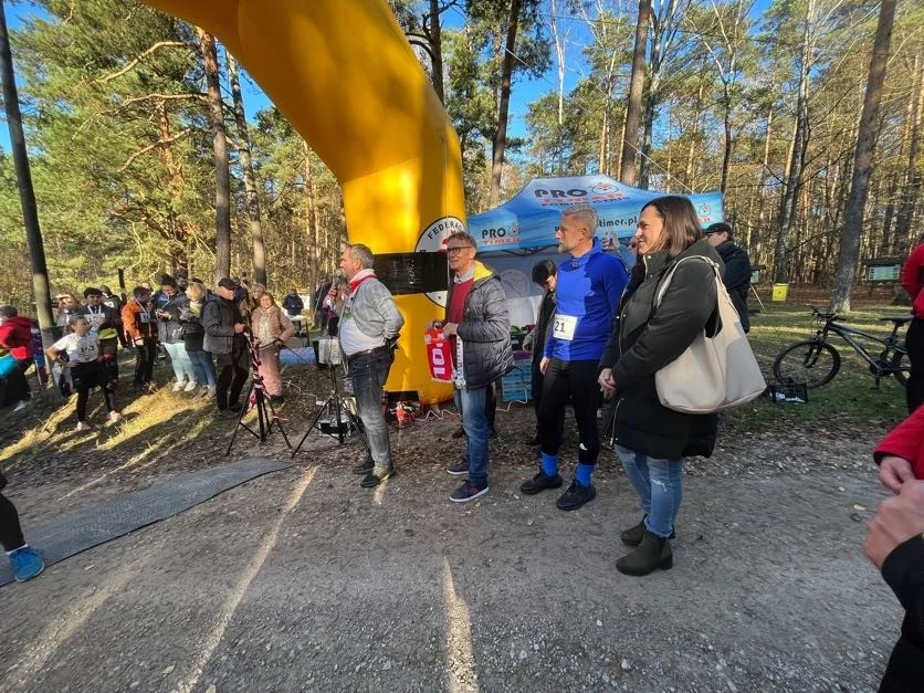 VIII edycja Spaceru i Biegu do Niepodległości w Grotnikach. Piękna pogoda zachęcała do aktywnego spędzania czasu!