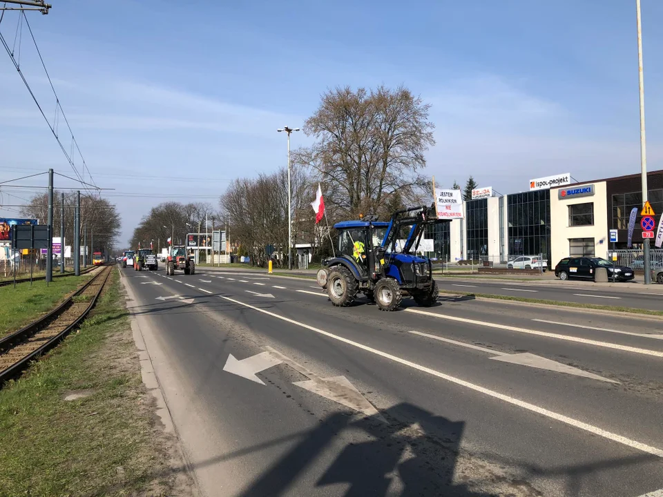 Protest rolników w Łodzi - skrzyżowanie Aleksandrowska/Szczecińska