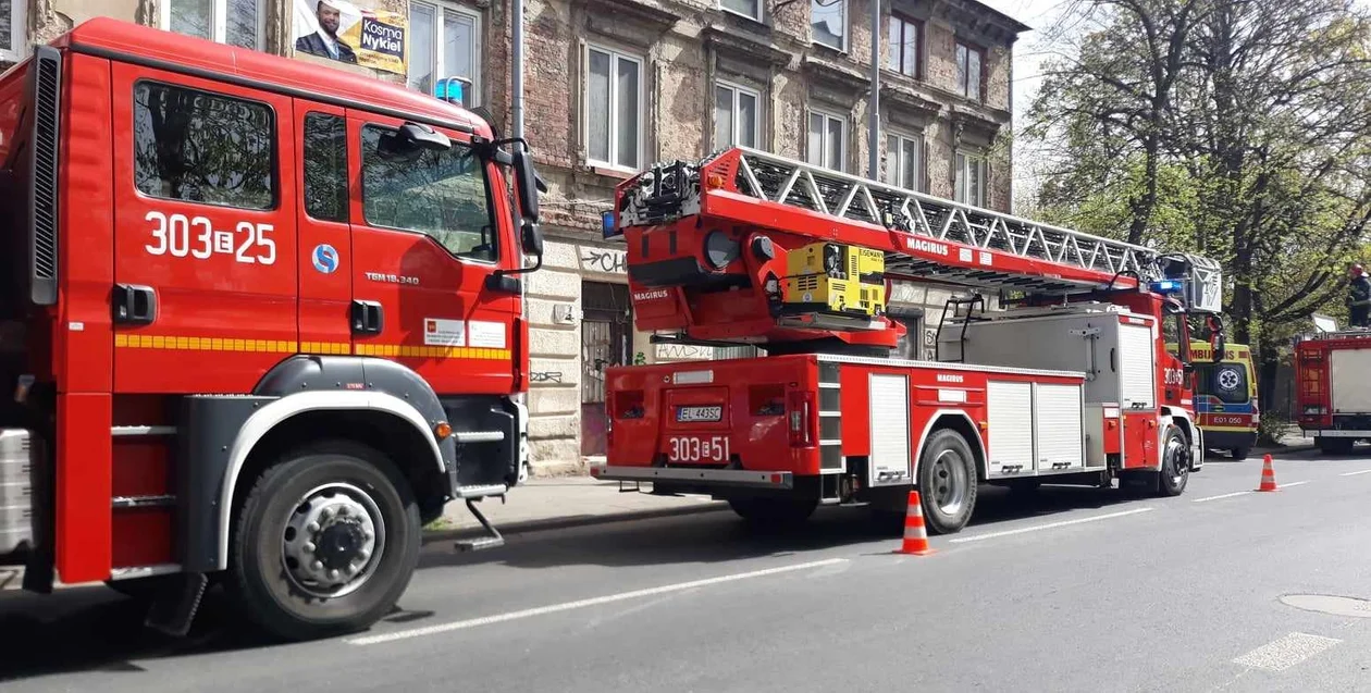 Przy Łąkowej w Łodzi zawaliła się kamienica! Możliwe, że pod gruzami jest człowiek! [ZDJĘCIA] - Zdjęcie główne