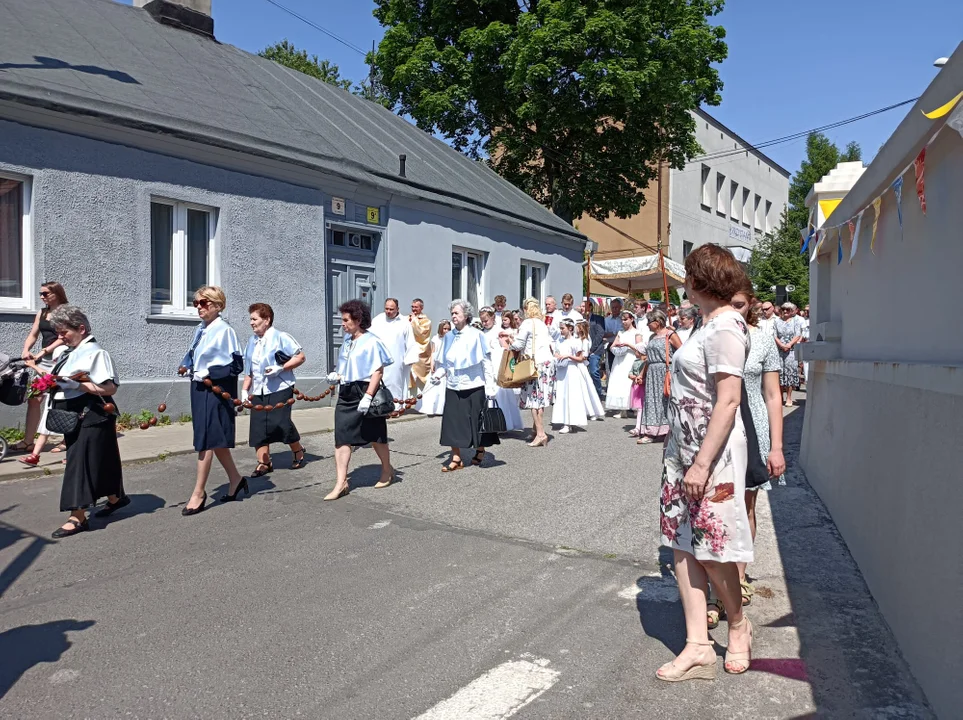 Ulicami Zgierza przeszły procesje Bożego Ciała.