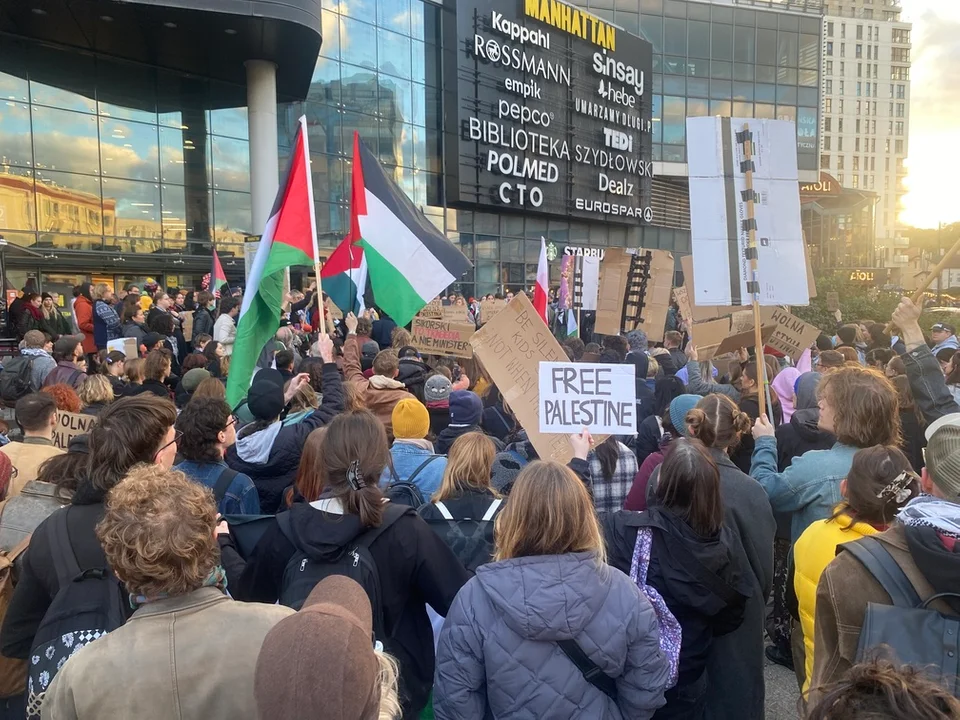 Kilkaset osób pod Manhattanem w geście solidarności z Gazą