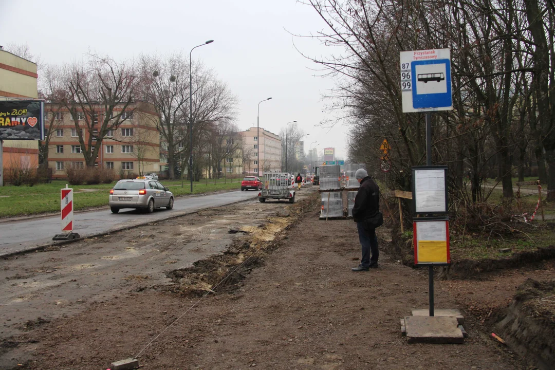 Utrudnienia dla pieszych i podróżnych MPK Łódź na Lutomierskiej