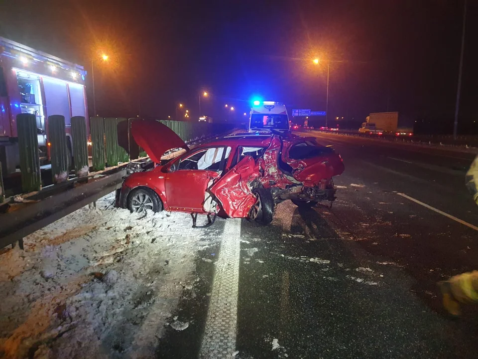 Wypadek na A2. Trzy osoby poszkodawane - Zdjęcie główne