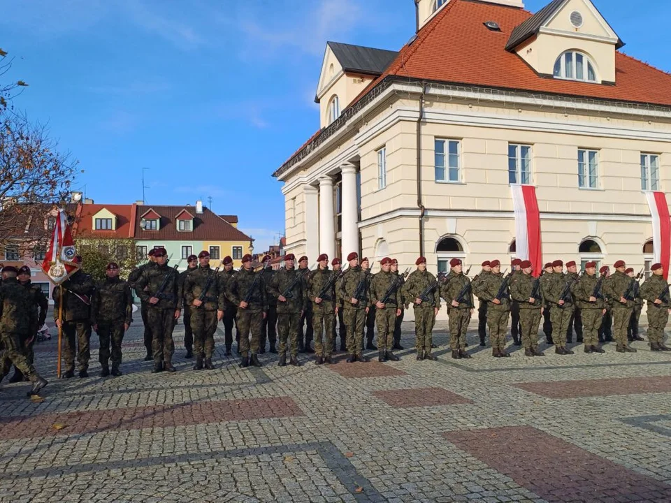 Łęczyca uczciła 105. rocznicę odzyskania przez Polskę niepodległości [ZDJĘCIA] - Zdjęcie główne