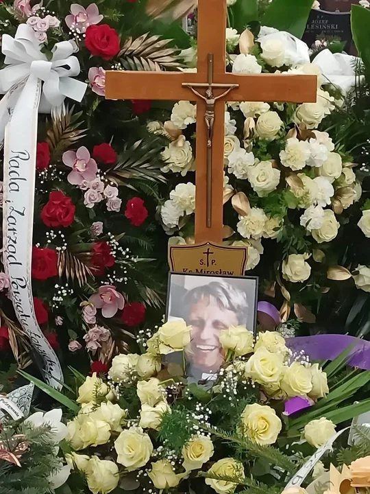 Parafianie żegnali księdza Mirosława. Duchowny zmarł podczas mszy świętej