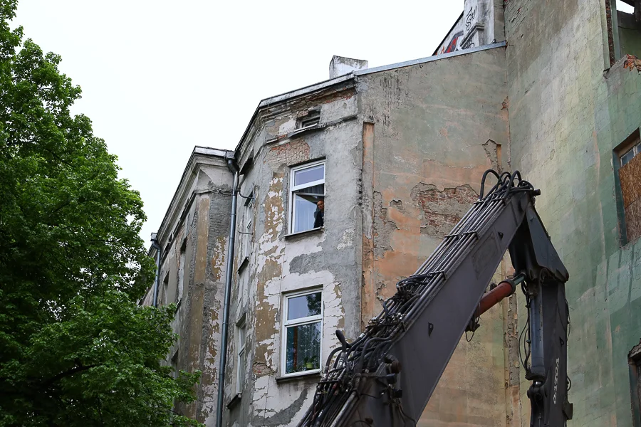 Kamienica przy Kilińskiego 49, w końcu, zostanie zburzona. Wiemy kiedy wrócą tramwaje