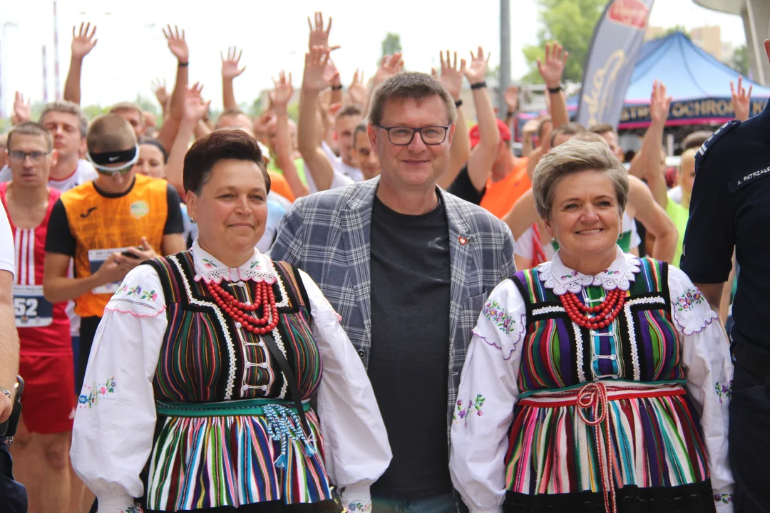 Piknik rodzinny "Bezpieczne Wakacje z Mundurem" pod Atlas Areną