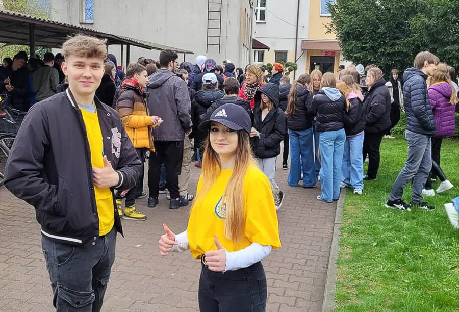 Dzień otwarty w zelowskiej szkole. Słodki poczęstunek, kiełbasa z grilla i zwiedzanie placówki [FOTO] - Zdjęcie główne