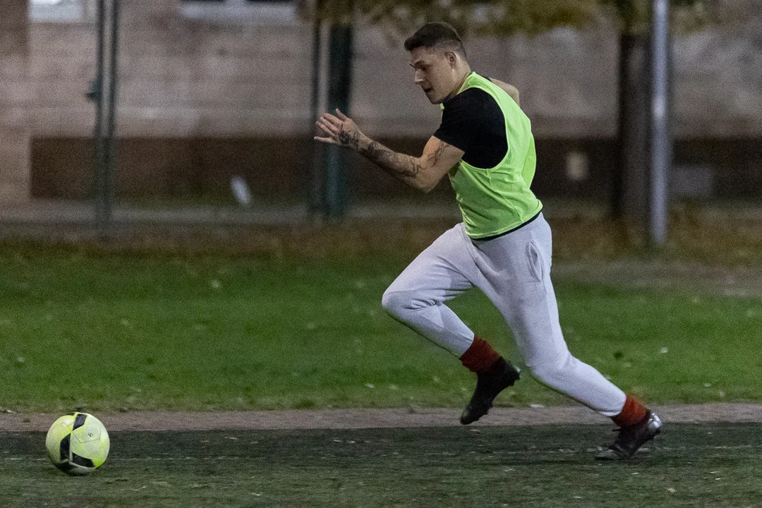 Duże emocje w spotkaniu AGKS 2 oraz FC Farselona w rozgrywkach Playareny