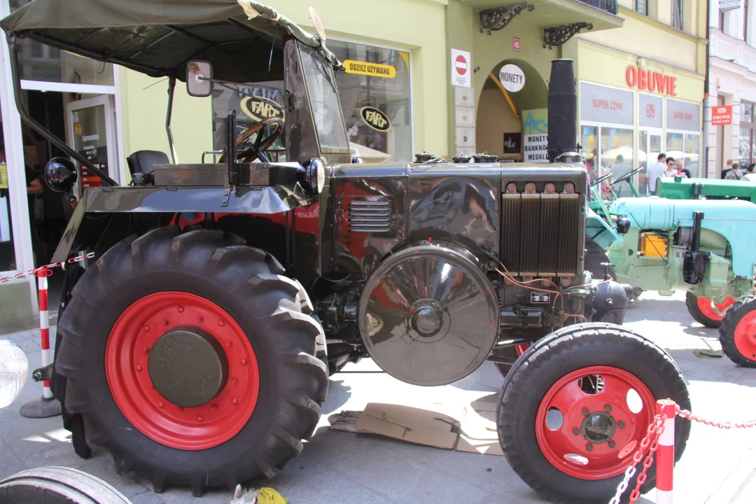 Wystawa motoryzacyjnych klasyków na Piotrkowskiej