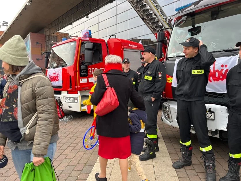 Obchody Święta Niepodległości w Łodzi na rynku Manufaktury