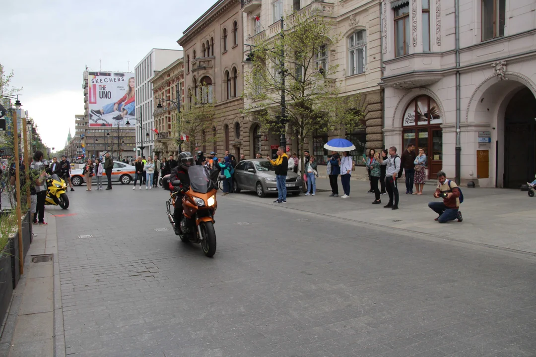 Wielka parada motocyklowa na ulicy Piotrkowskiej w Łodzi