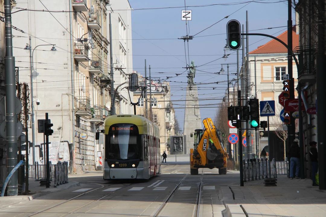 Ulica Legionów w Łodzi - tramwaje mają tutaj problem z przejazdem