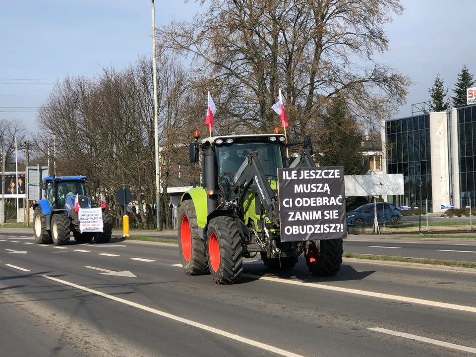 Protest rolników w Łodzi - skrzyżowanie Aleksandrowska/Szczecińska