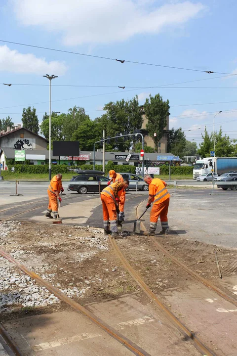 Po alei Włókniarzy zamiast tramwajem, pojedziemy autobusem zastępczym