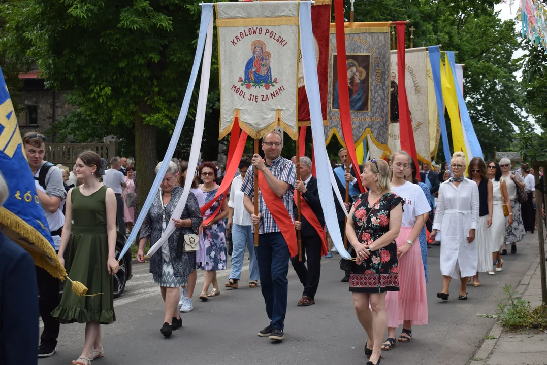 procesja Bożego Ciała w parafii Matki Bożej Dobrej Rady w Zgierzu