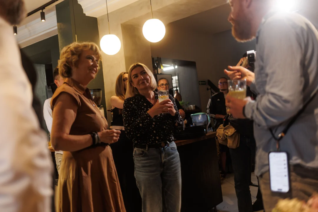 Wernisaż wystawy obrazów z filmu „Chłopi” w bistro Montag