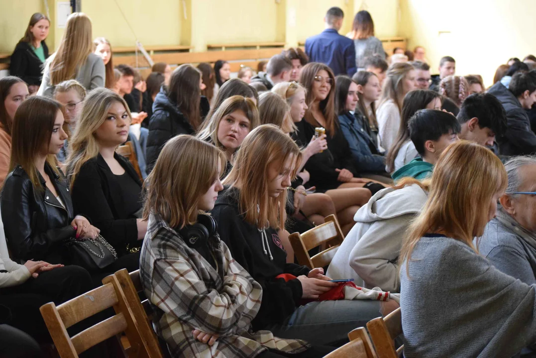 Zespół Szkół Rzemiosła w Łodzi pożegnał maturzystów. To były chwile pełne wzruszeń