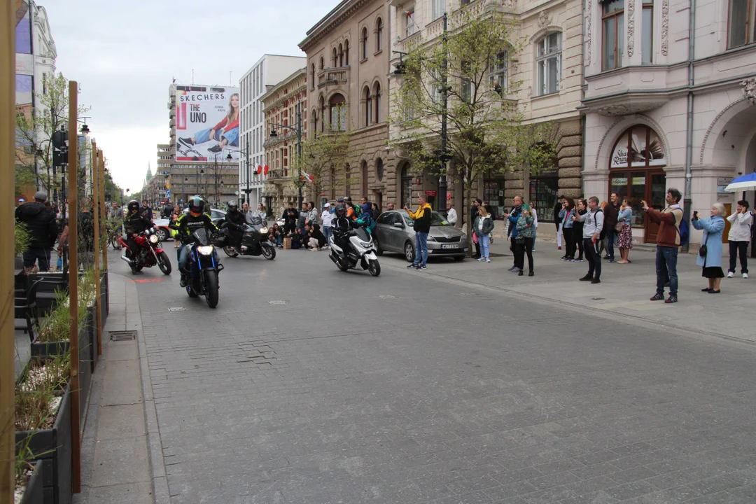 Wielka parada motocyklowa na ulicy Piotrkowskiej w Łodzi