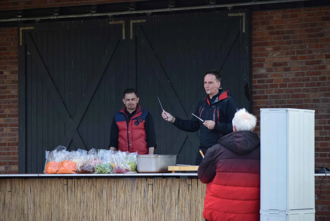 Wybitny francuski kucharz na pokazie kulinarnym w Zgierzu. Działo się przed Starym Młynem