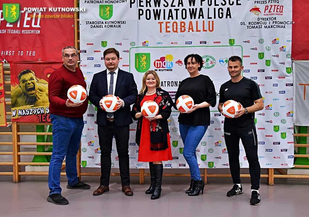 Inauguracja Powiatowej Ligi Teqball w Krośniewicach