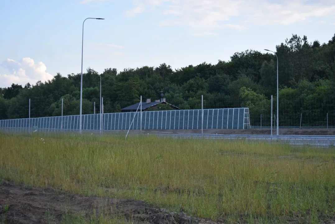 Brakuje 300 metrów wału osłaniającego od hałasu