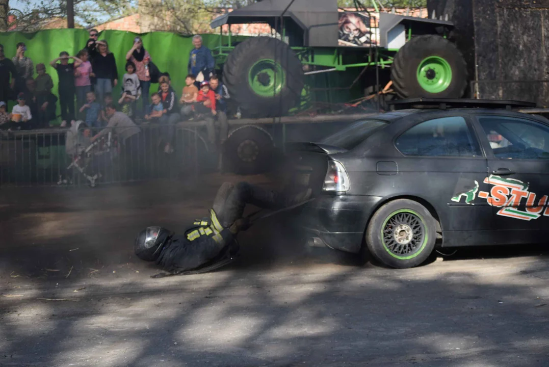 Giganty na czterech kołach zrobiły duże show! Widowiskowy pokaz monster trucków