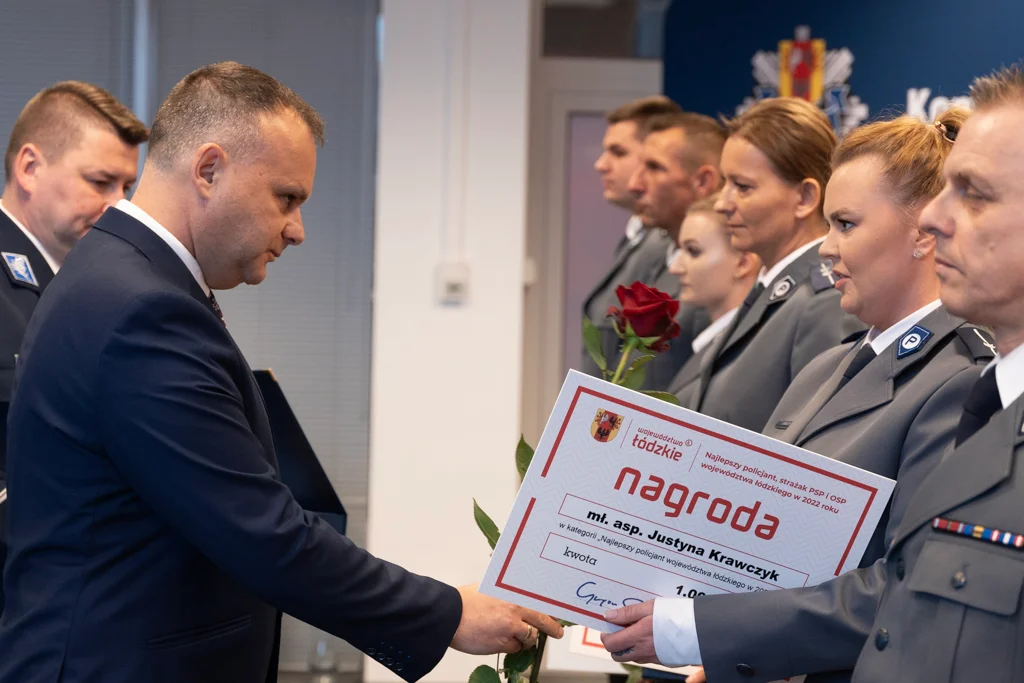 Najlepsi policjanci i strażacy z województwa łódzkiego nagrodzeni