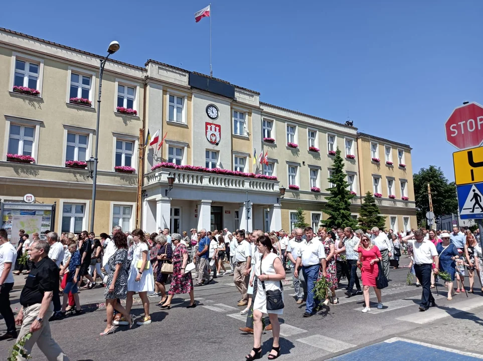 Ulicami Zgierza przeszły procesje Bożego Ciała.