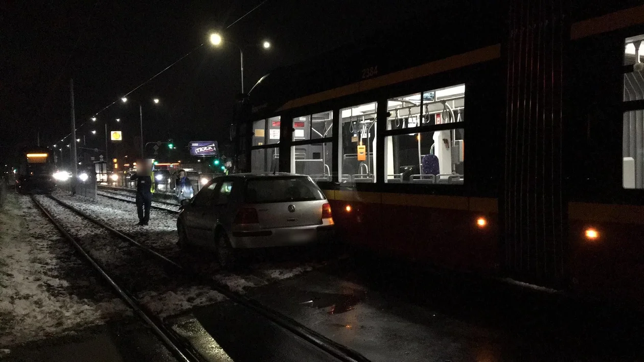 Zderzenie auta z tramwajem w Łodzi