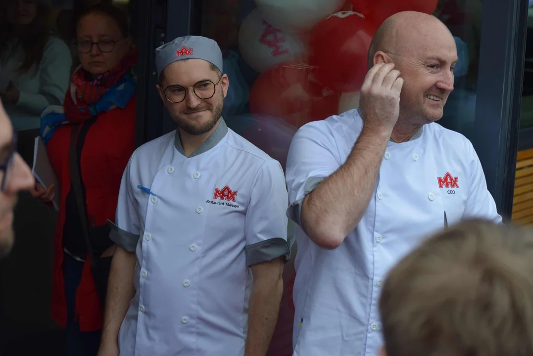 Tłumy łodzian na otwarciu restauracji MAX Premium Burgers. Tego jeszcze w Łodzi nie było [ZOBACZ ZDJĘCIA]