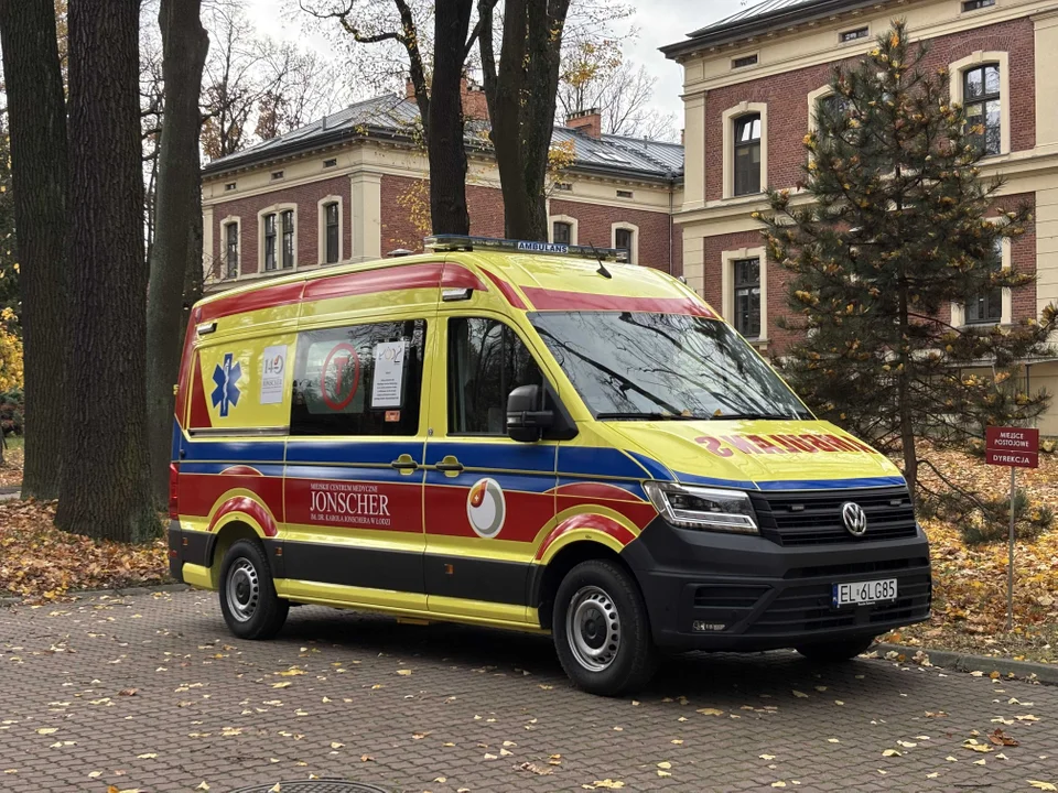 Szpital przy ul. Milionowej w Łodzi z nowym ambulansem