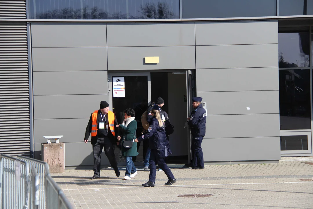 Ćwiczenia służb specjalnych na stadionie ŁKS-u