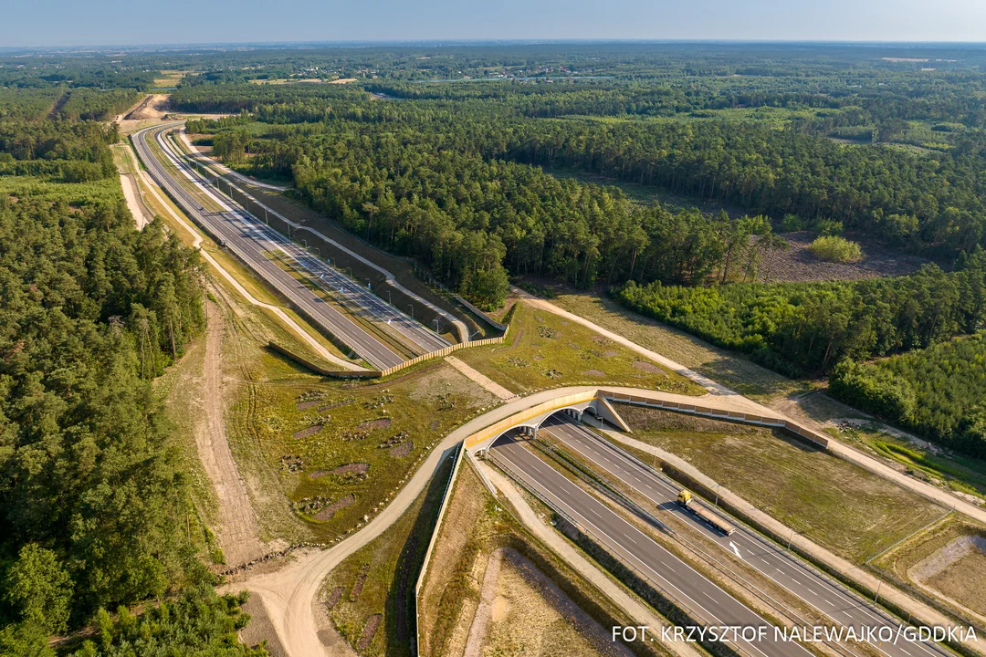 Drogi ekspresowe i autostrady w województwie łódzkim z lotu ptaka