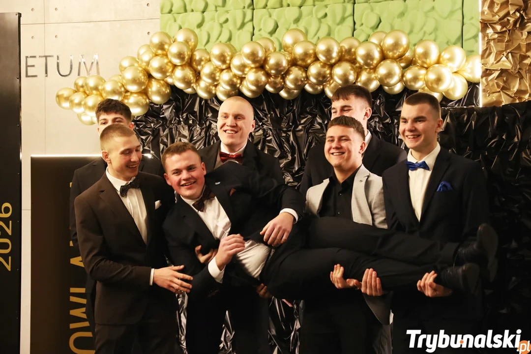 Studniówka 2026 maturzystów ZSP nr 3 w Piotrkowie Trybunalskim. To była noc pełna zabawy i wzruszeń ZDJĘCIA - Zdjęcie główne
