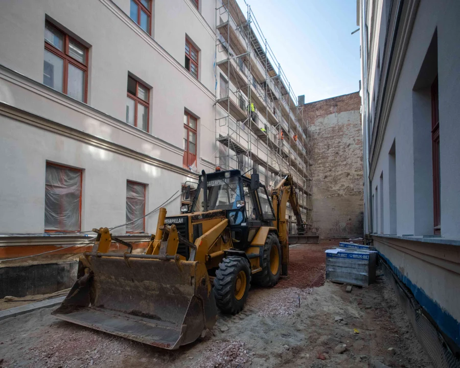 Przy Północnej na Bałutach trwa odnawianie starych kamienic. Powstaną w nich mieszkania komunalne z wygodami [ZDJĘCIA] - Zdjęcie główne