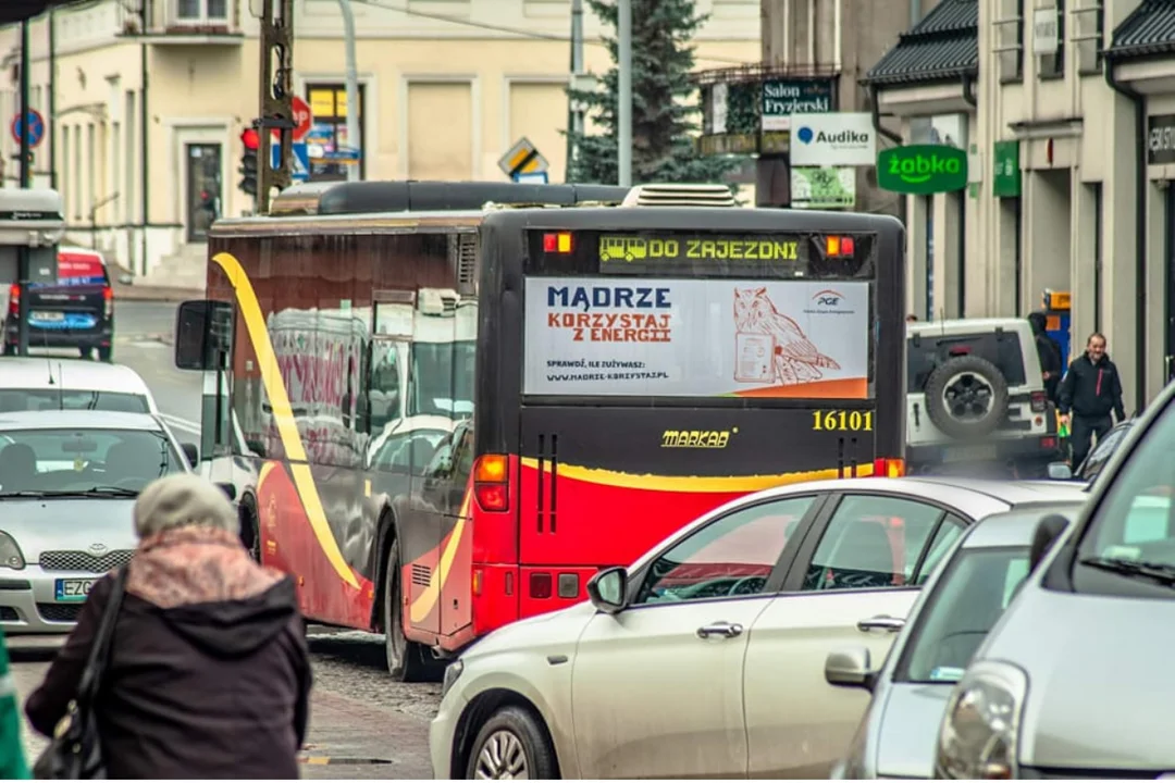 Zgierskie autobusy nie przejeżdżają lub stoją popsute na przystankach.