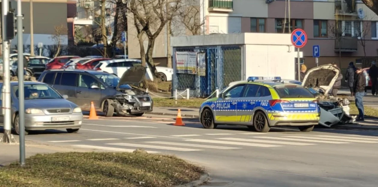 Wypadek na skrzyżowaniu w centrum. Duże utrudnienia - Zdjęcie główne