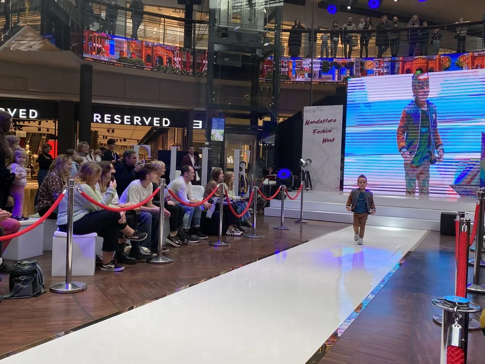 Pokaz mody dziecięcej na 17. Manufaktura Fashion Week