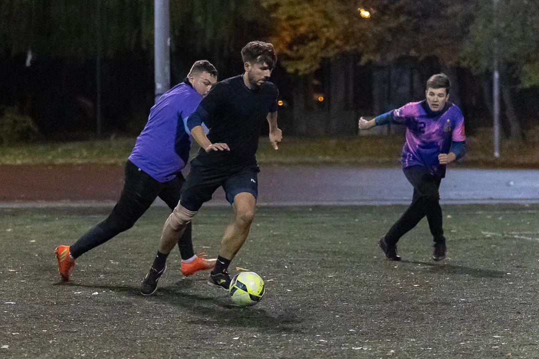 Duże emocje w spotkaniu AGKS 2 oraz FC Farselona w rozgrywkach Playareny