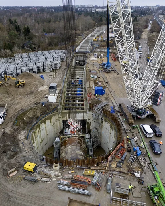 Trwa budowa tunelu kolejowego pod Łodzią