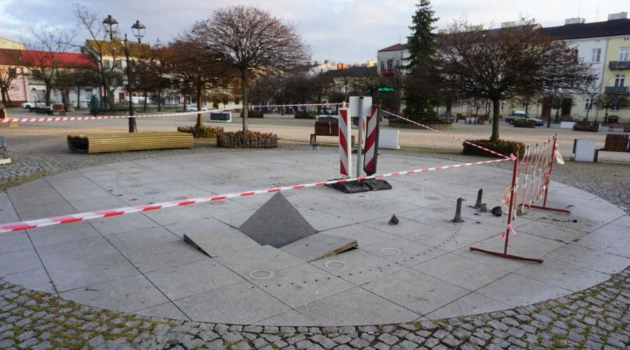 Co się stało z fontanną w centrum? "Prawdopodobnie naturalne zużycie materiału"