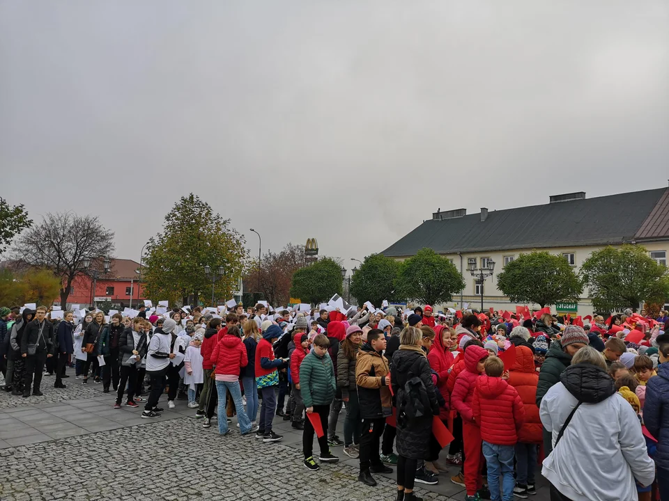 "Żywa flaga" na pl. Jana Pawła II