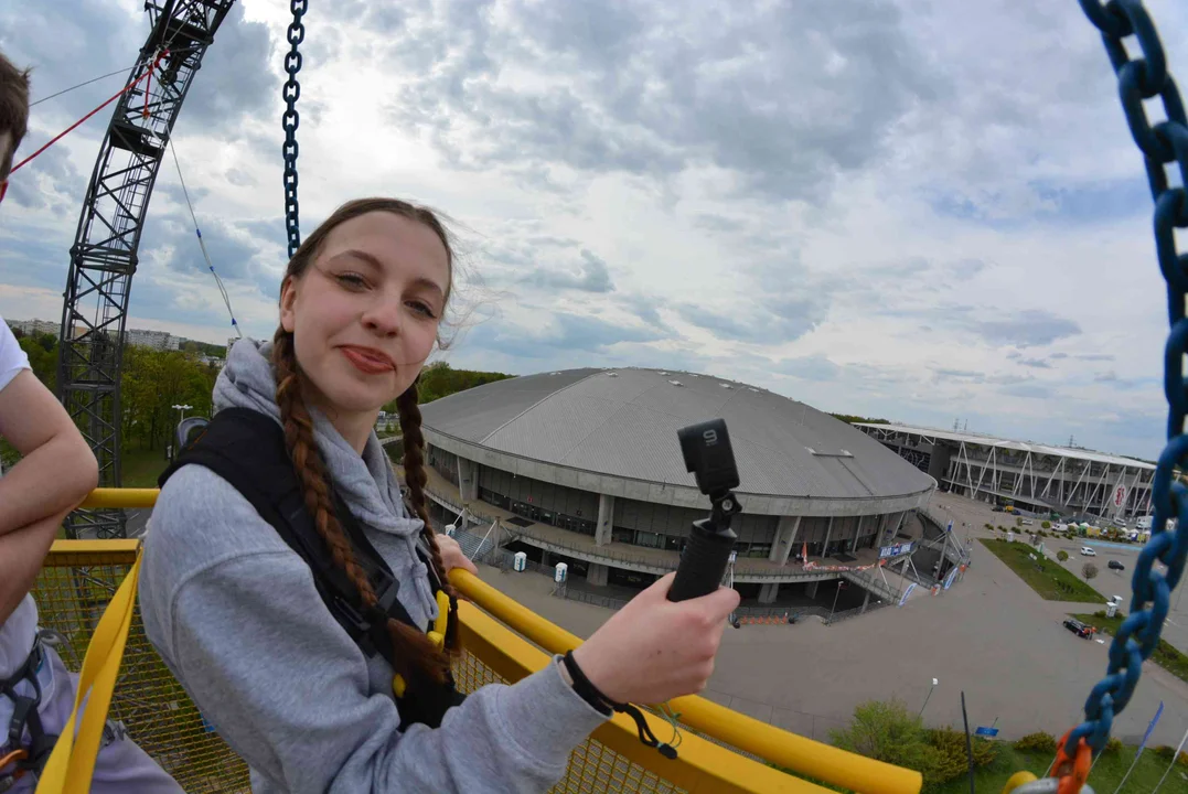 Dźwig do skoków bungee przy Atlas Arenie zostanie w Łodzi na stałe. Skakać można do końca października [ZDJĘCIA] - Zdjęcie główne