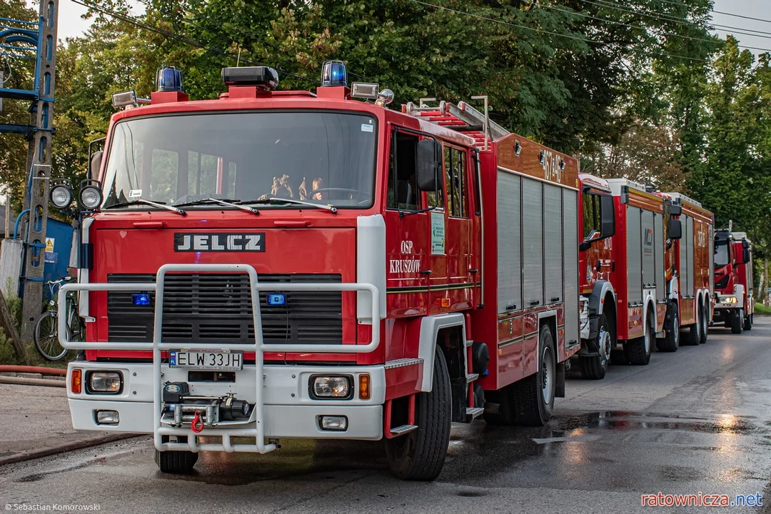 Pożar hali z częściami samochodowymi pod Łodzią