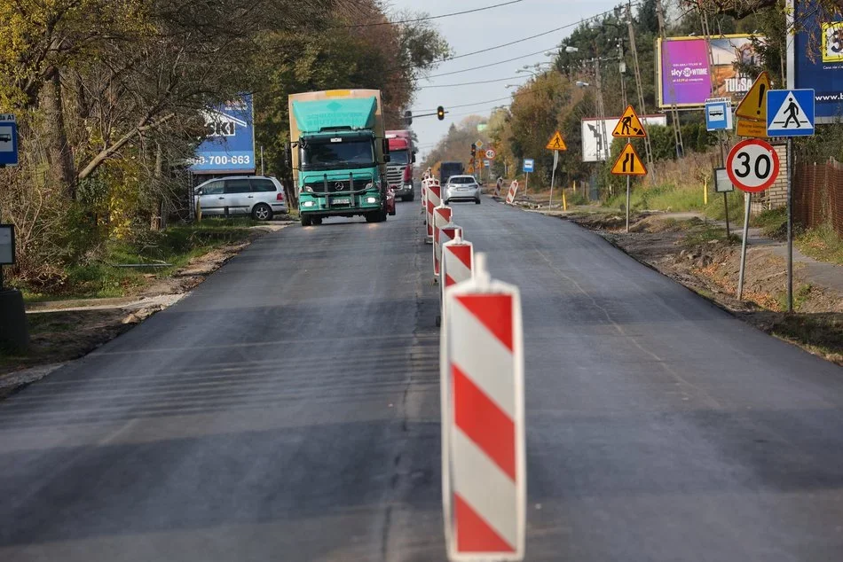 Nowy asfalt na Brzezińskiej w Łodzi